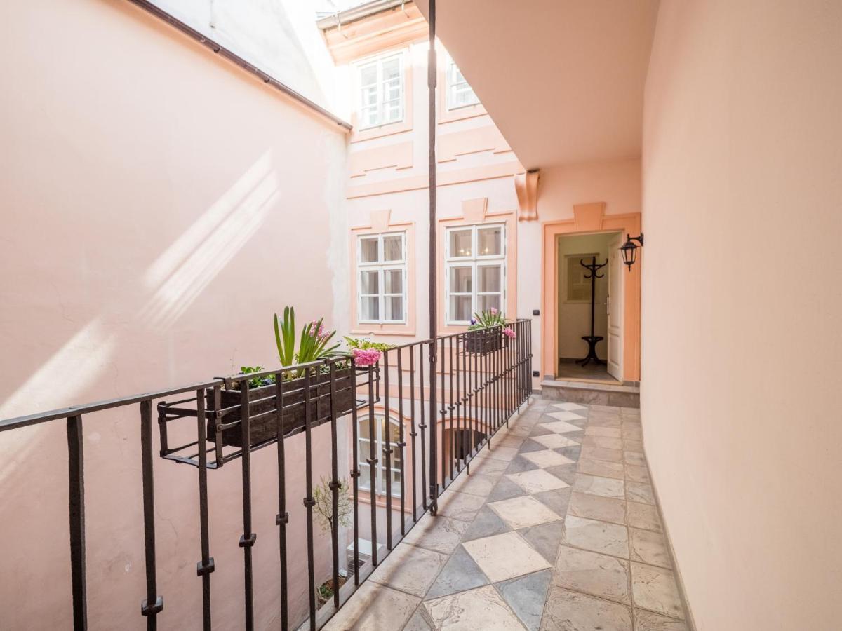 Chateau 9 By Adrez Apartment Prag